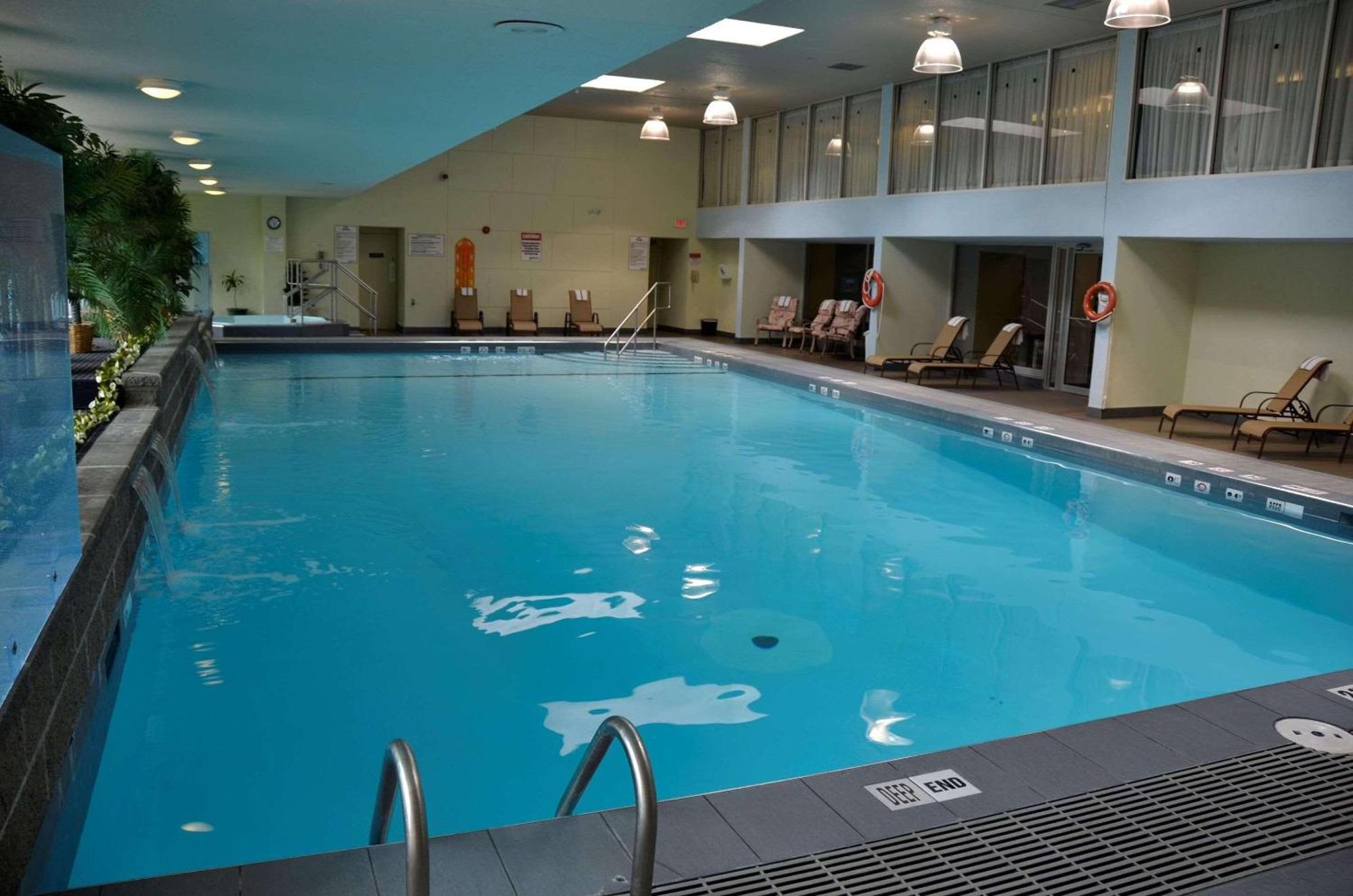 Radisson Hotel サドバリー エクステリア 写真