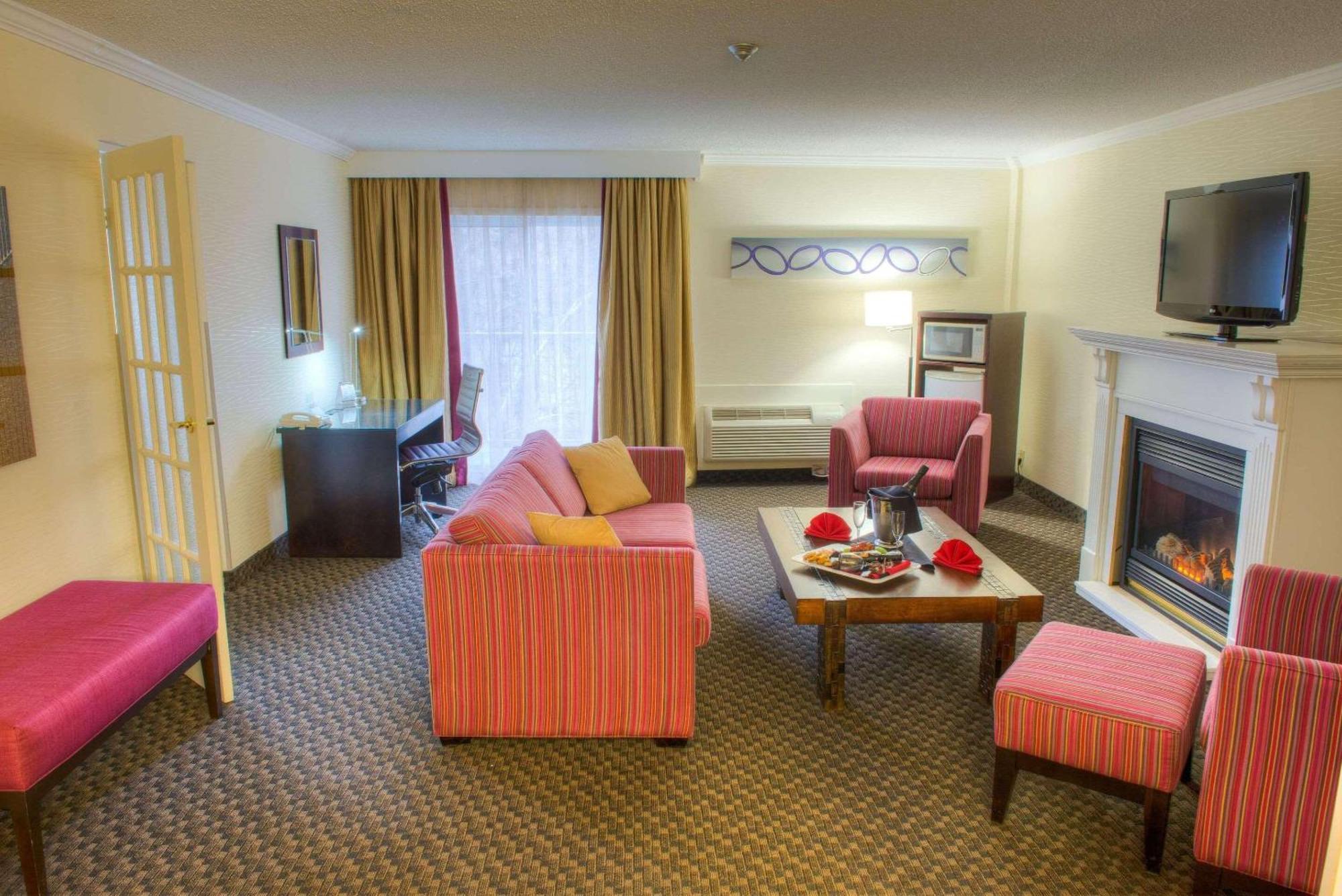 Radisson Hotel サドバリー エクステリア 写真