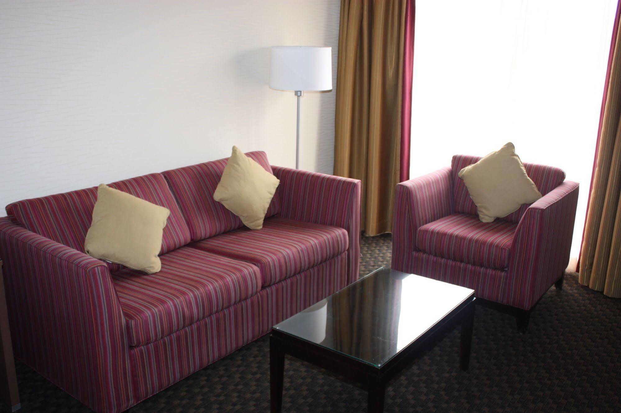 Radisson Hotel サドバリー エクステリア 写真