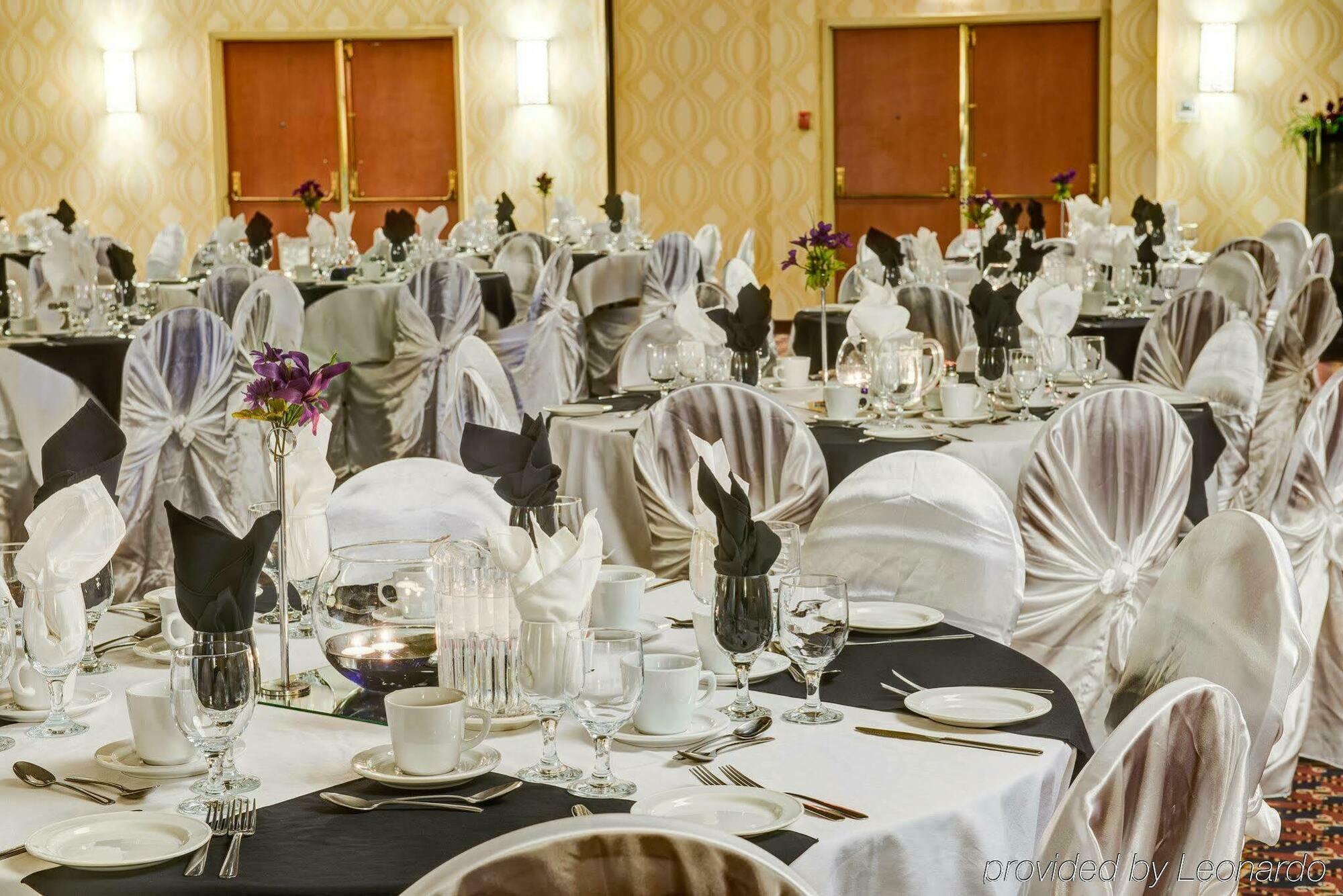 Radisson Hotel サドバリー エクステリア 写真